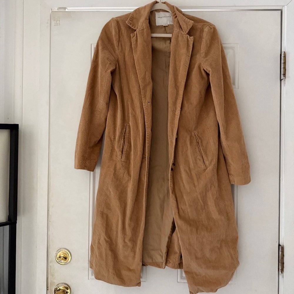 Stylish tan American Eagle Outfitters spring, super long sophisticated Tan Trenc
